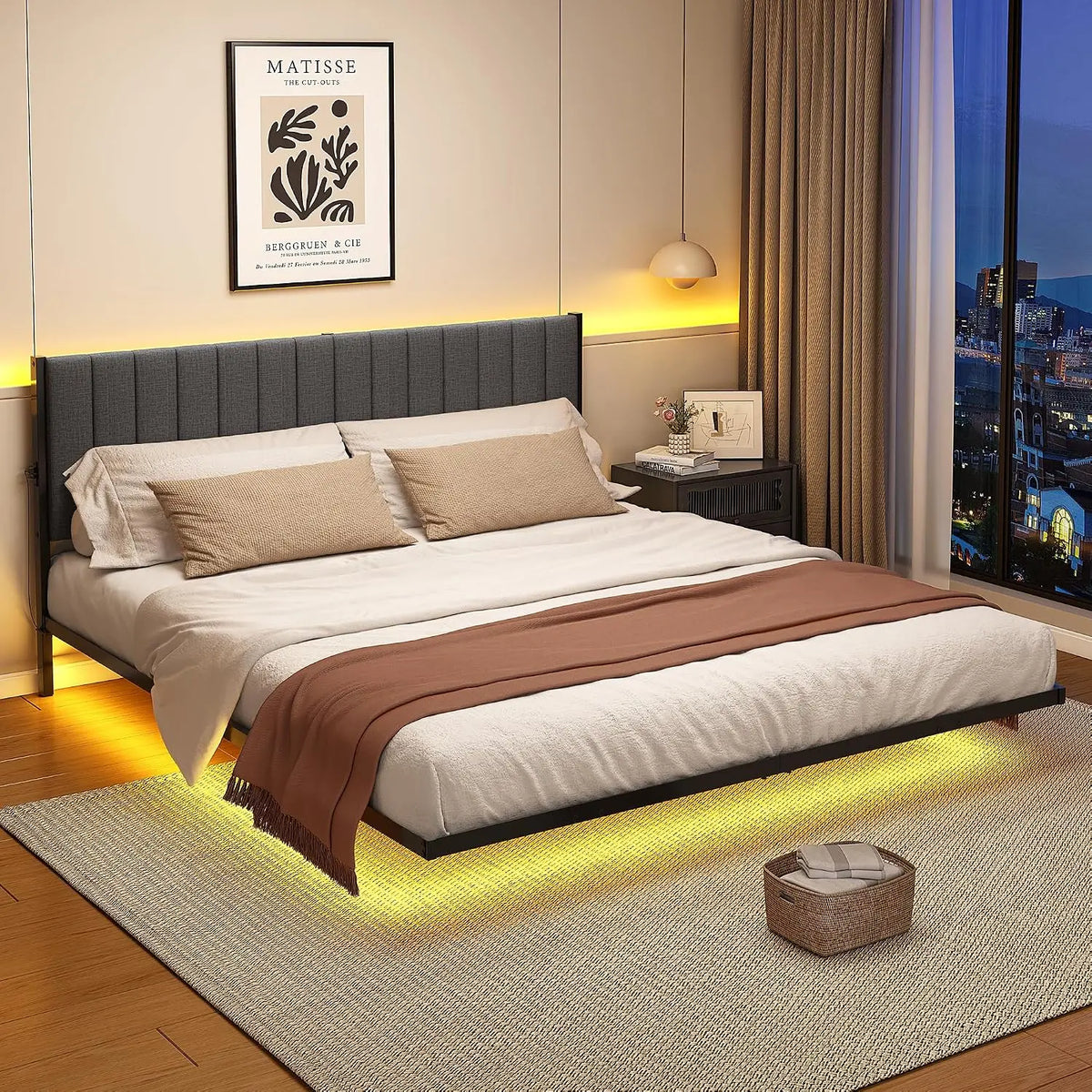 Telaio: struttura letto. Struttura per sostenere un materasso della misura compatibile. Dimensioni: 140 x 200 cm. Caratteristiche del modello: illuminazione LED. Colorazione indicata: Grigio.